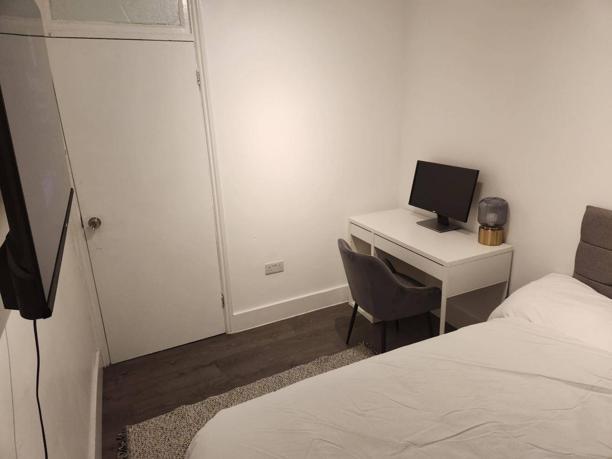 Appartement Flat With Work Station, Monitor, Smart Tv & Netflix à Londres Extérieur photo